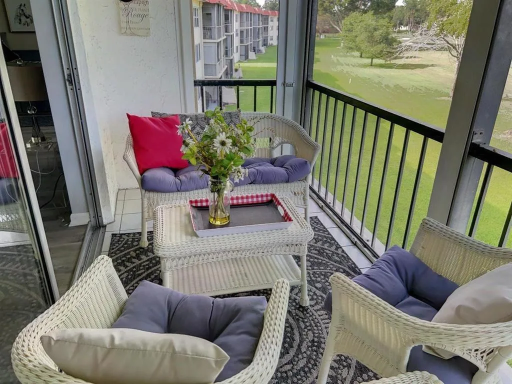 9300 N HOLLYBROOK LAKE Drive S # 304, Pembroke Pines, FL 33025
