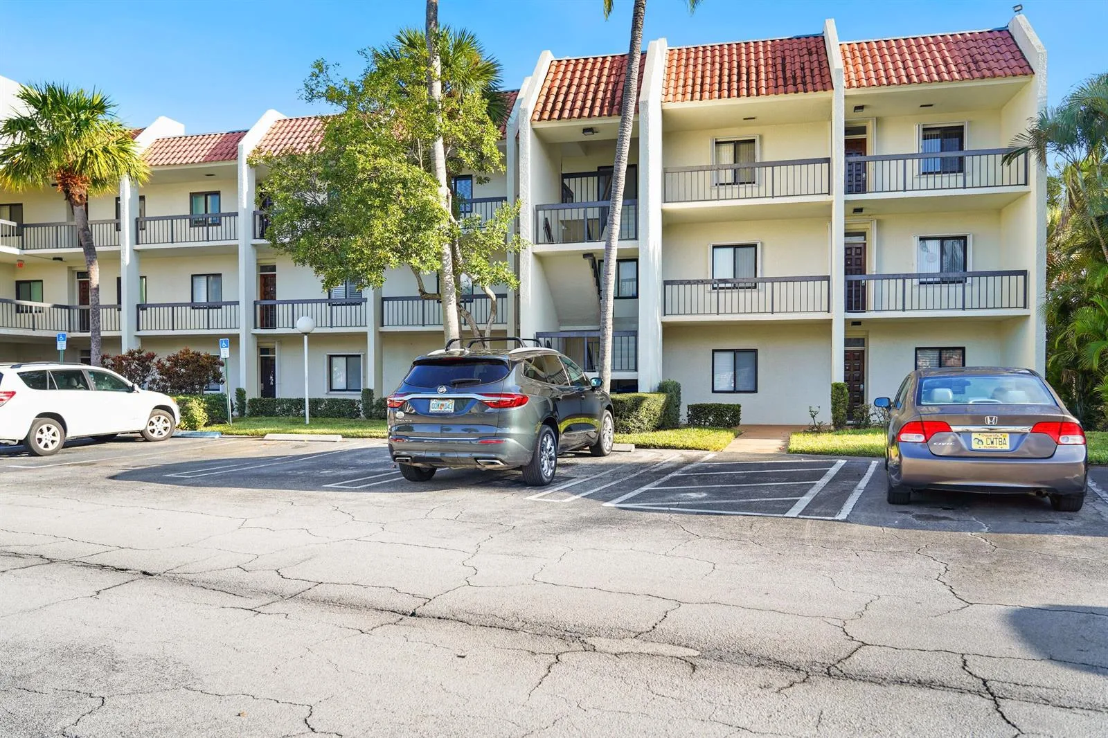 2550 PRESIDENTIAL Way # 106, West Palm Beach, FL 33401