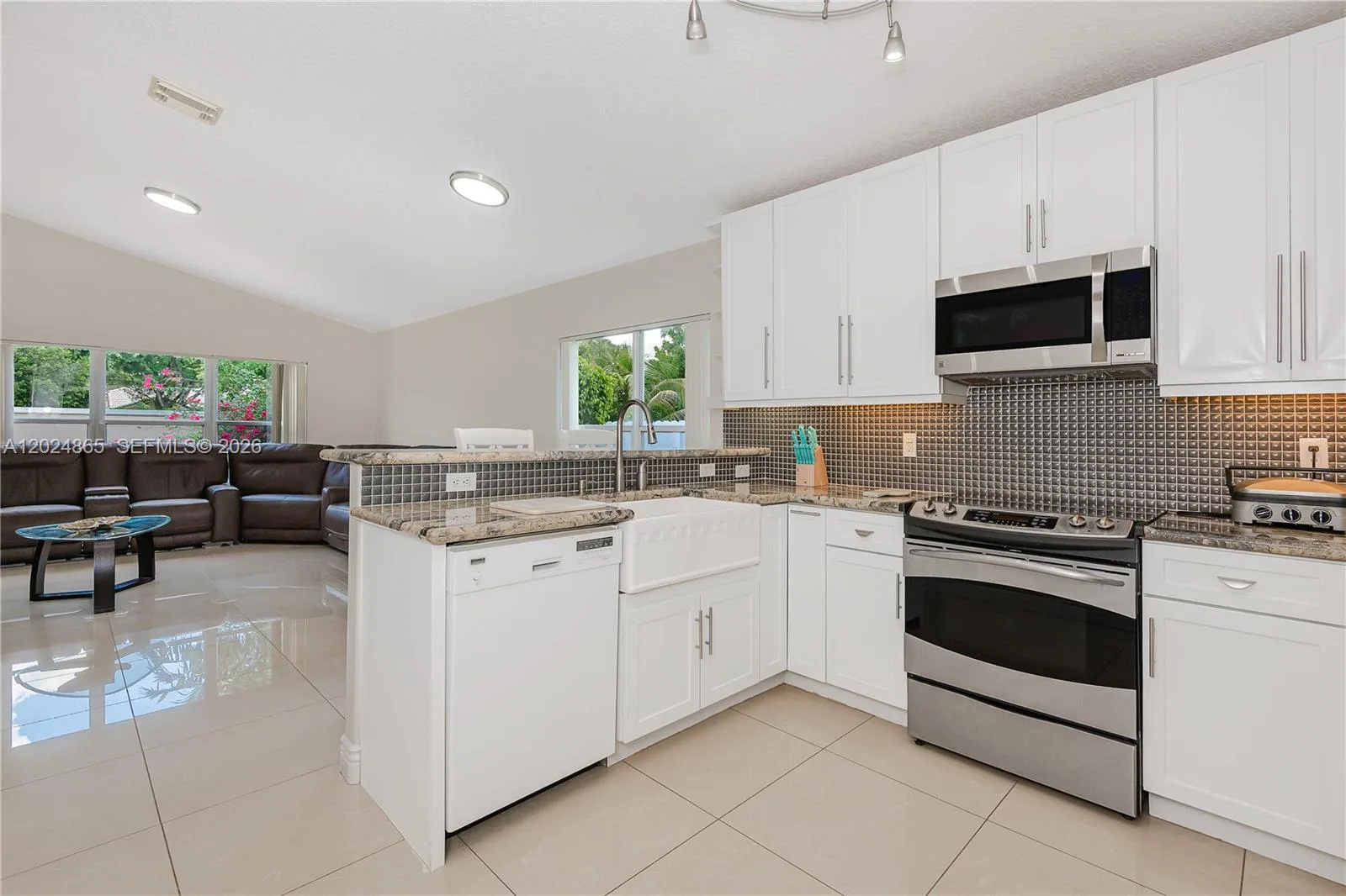 16269 SW 6th St, Pembroke Pines, FL 33027 photo 11