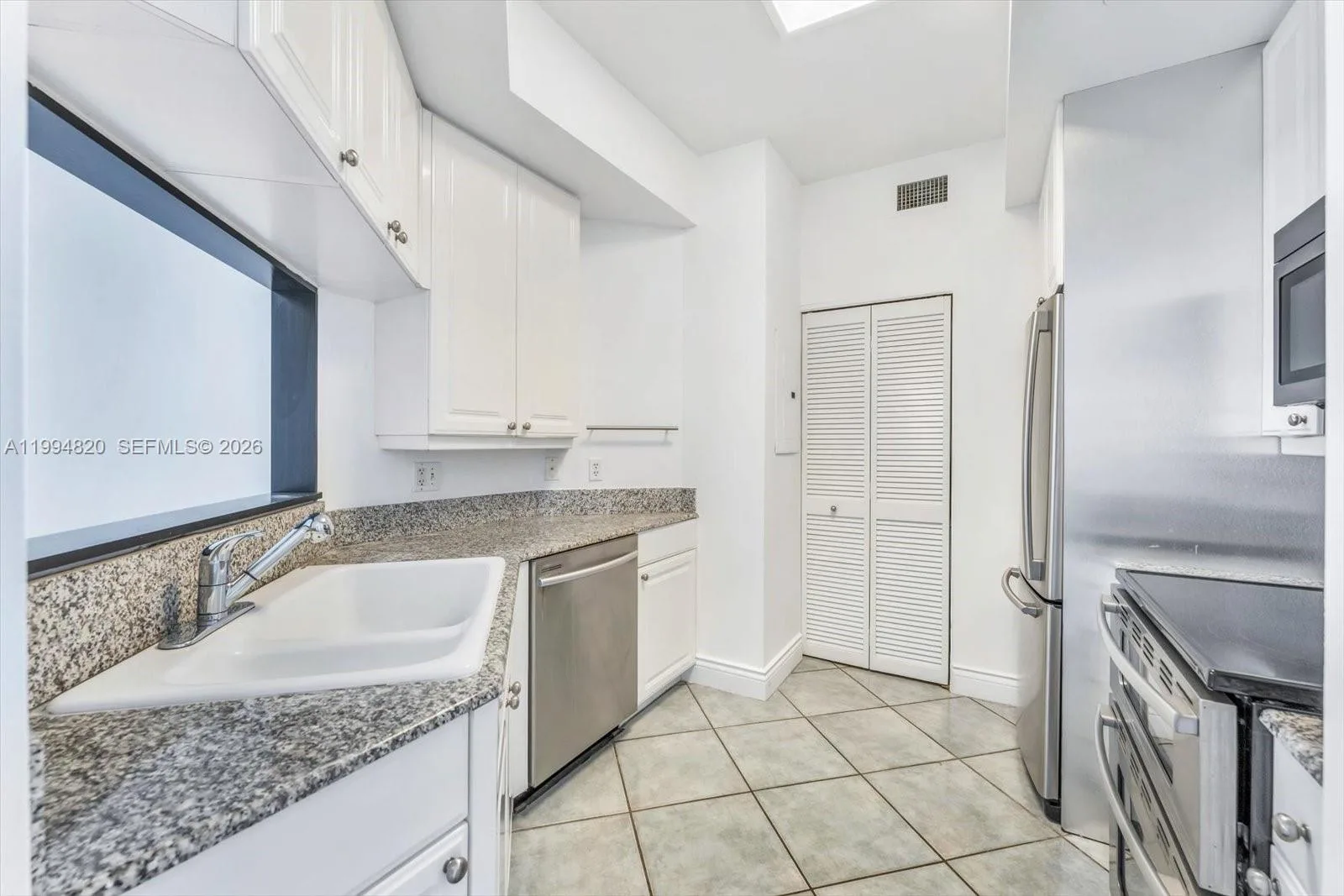 888 Brickell Key Dr # 2201, Miami, FL 33131 photo 12