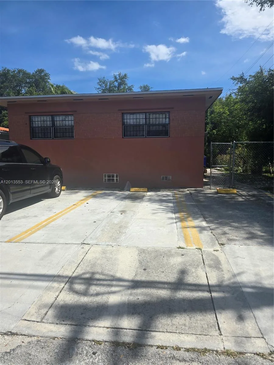 210 NW 69th St # 212, Miami, FL 33150