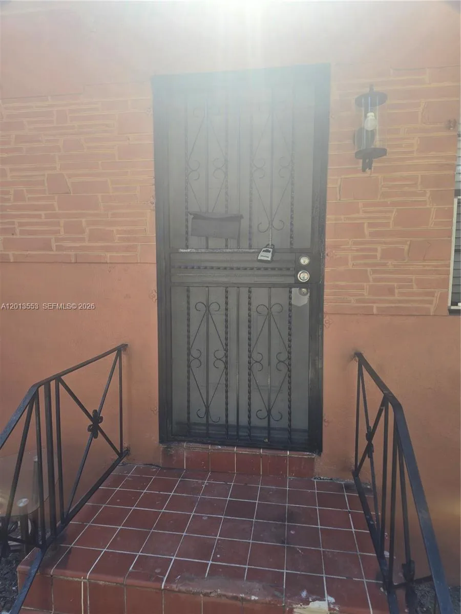 210 NW 69th St # 212, Miami, FL 33150 photo 3