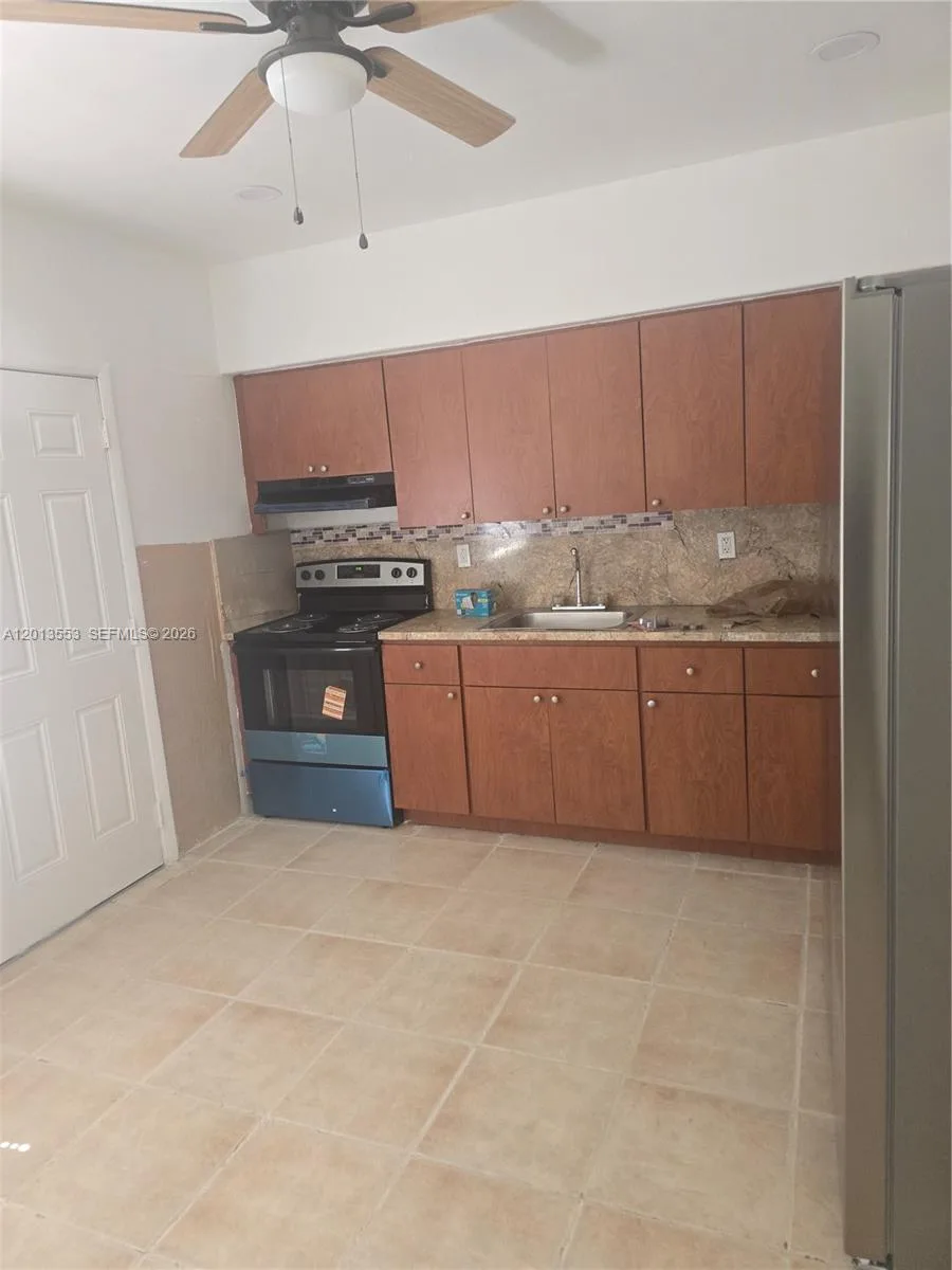 210 NW 69th St # 212, Miami, FL 33150 photo 4