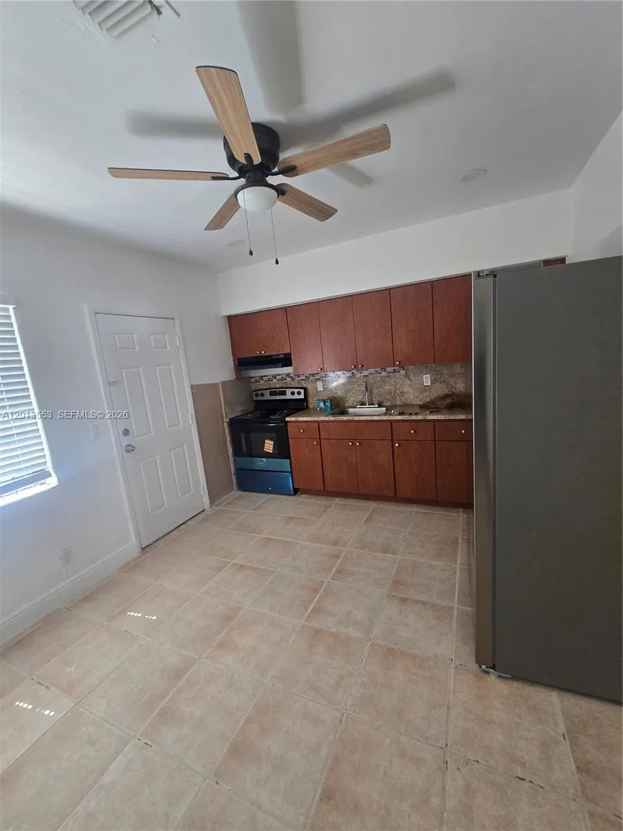 210 NW 69th St # 212, Miami, FL 33150 photo 5
