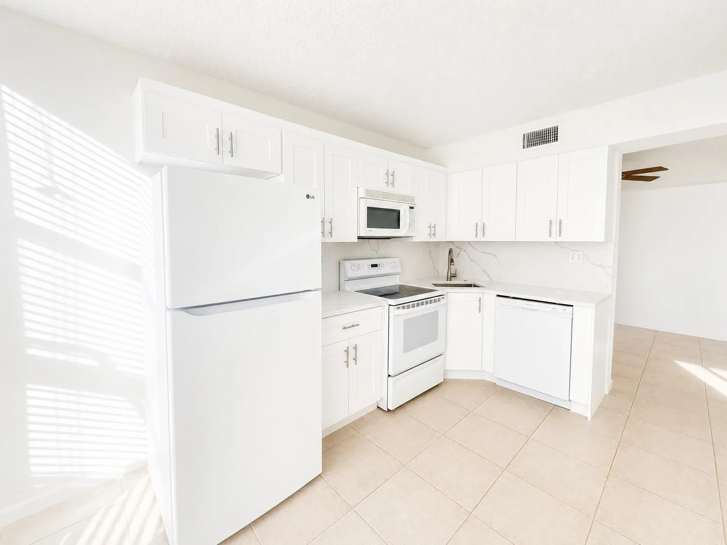 5910 MORNINGSTAR Circle # #202, Delray Beach, FL 33484 photo 2