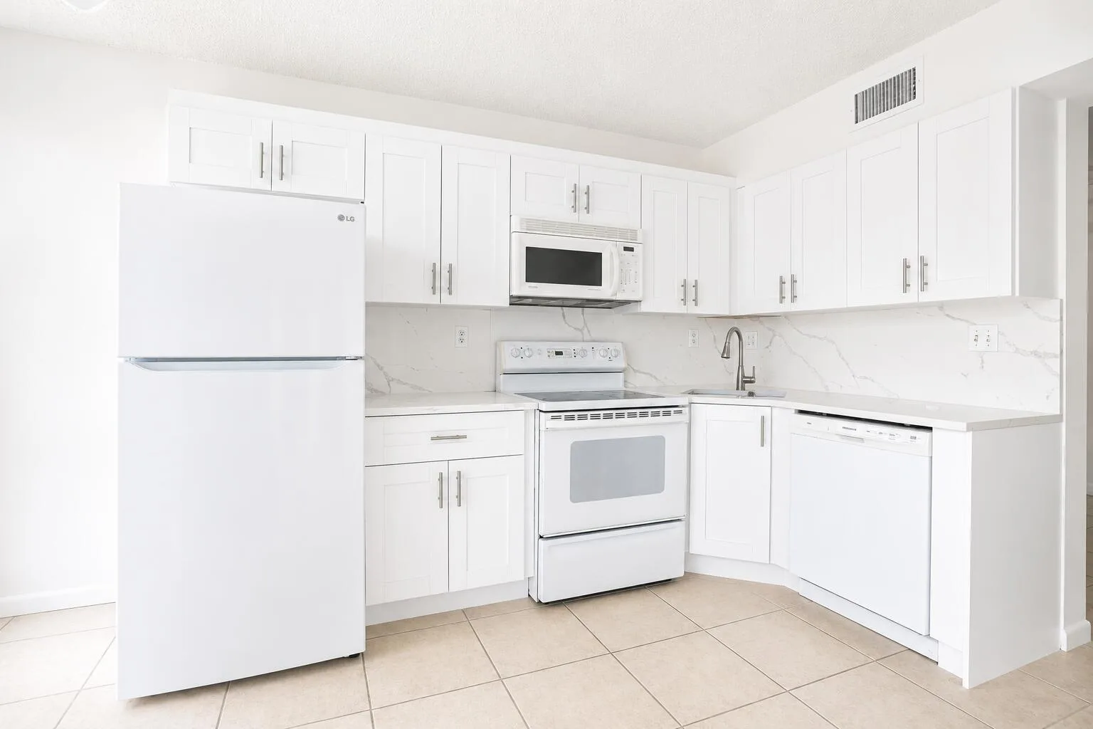 5910 MORNINGSTAR Circle # #202, Delray Beach, FL 33484 photo 3
