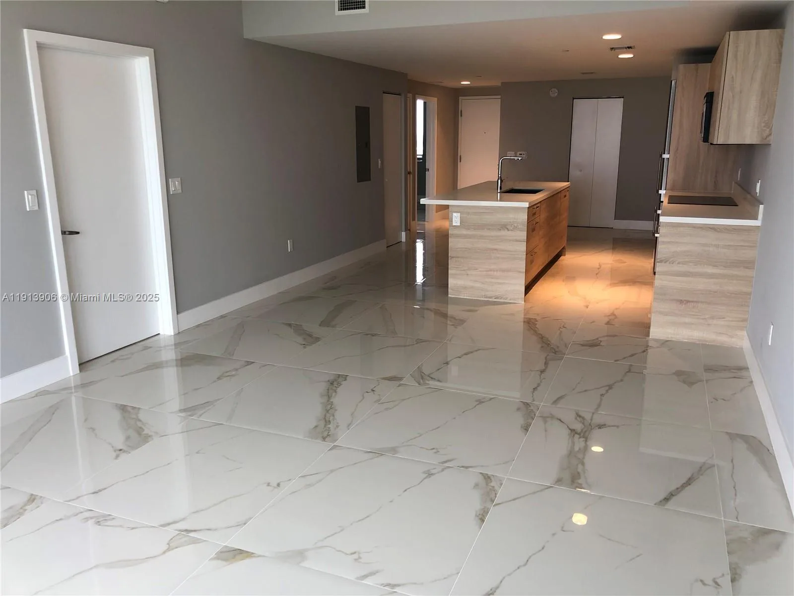 16385 Biscayne Blvd # 3003, North Miami Beach, FL 33160 photo 3