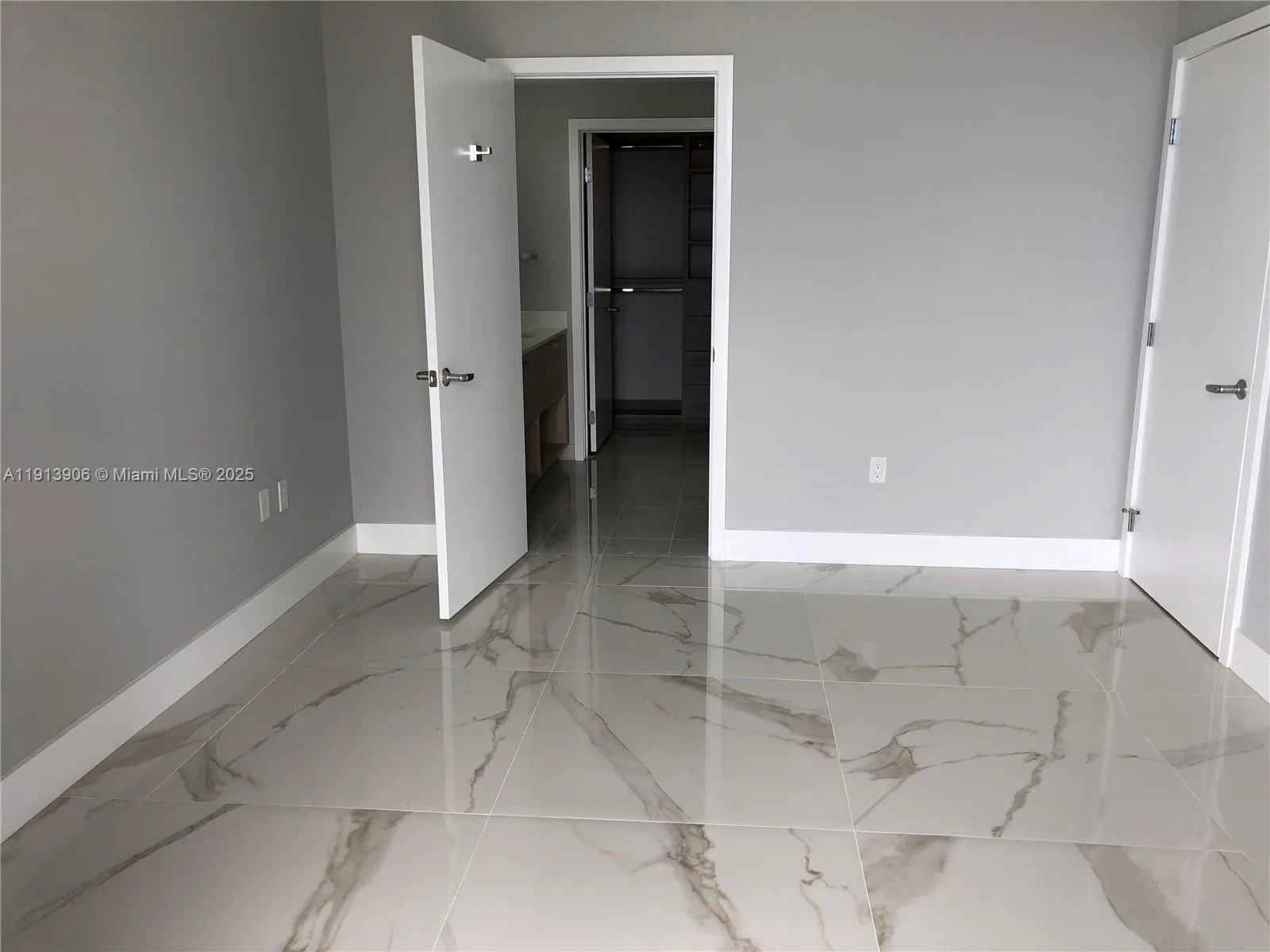 16385 Biscayne Blvd # 3003, North Miami Beach, FL 33160 photo 4
