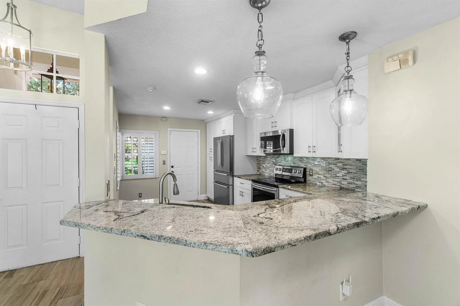 1215 E LANCEWOOD Place, Delray Beach, FL 33445 photo 7