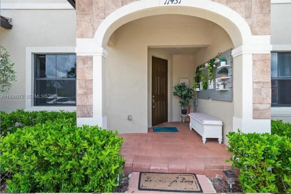 11431 W 32nd Ln, Hialeah, FL 33018 photo 2