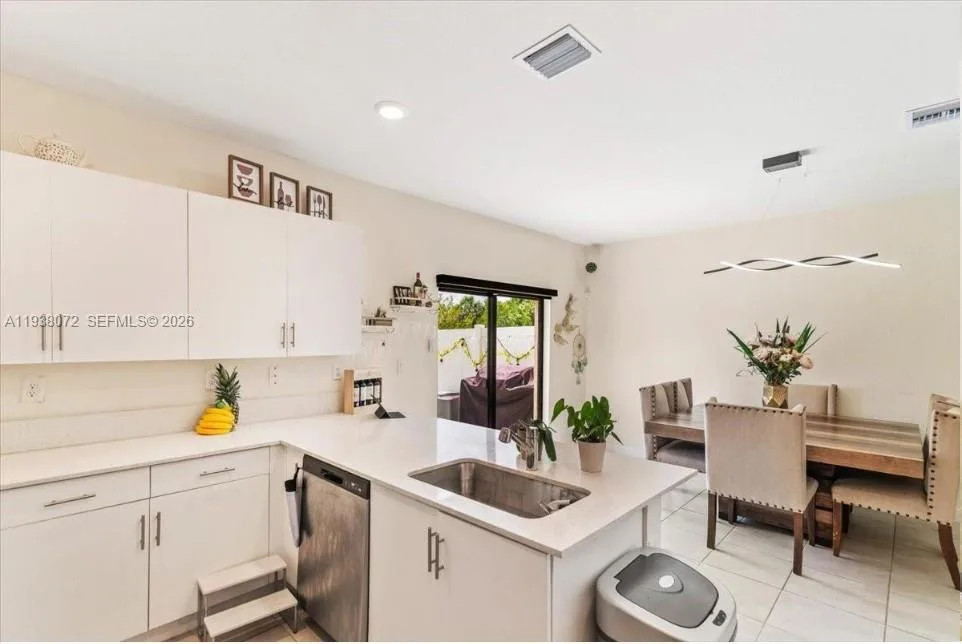 11431 W 32nd Ln, Hialeah, FL 33018 photo 9