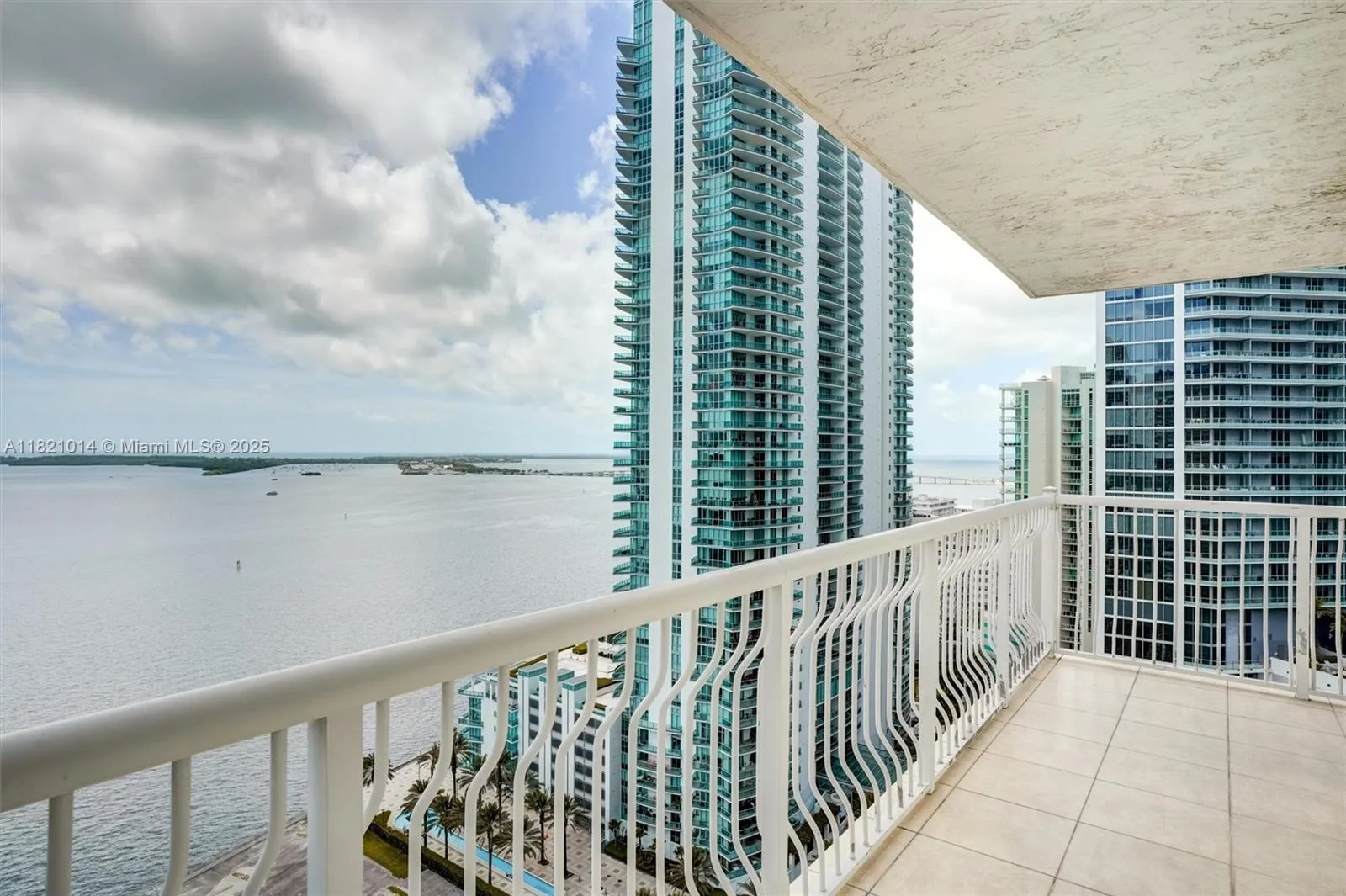 1200 Brickell Bay Dr # 2501, Miami, FL 33131