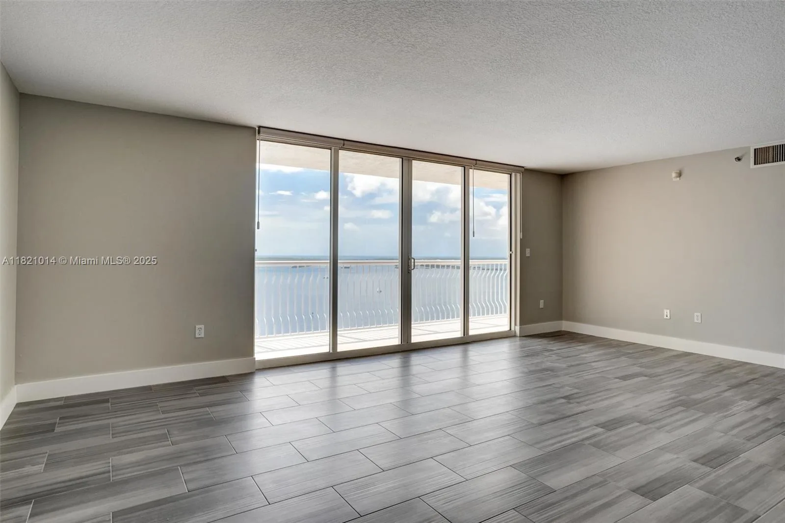1200 Brickell Bay Dr # 2501, Miami, FL 33131 photo 3
