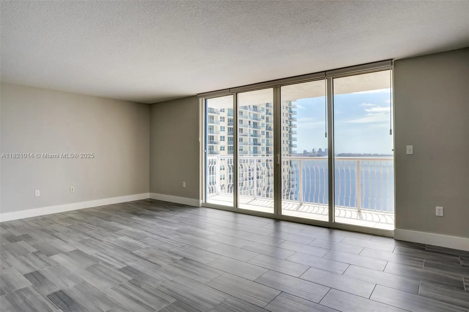 1200 Brickell Bay Dr # 2501, Miami, FL 33131 photo 7