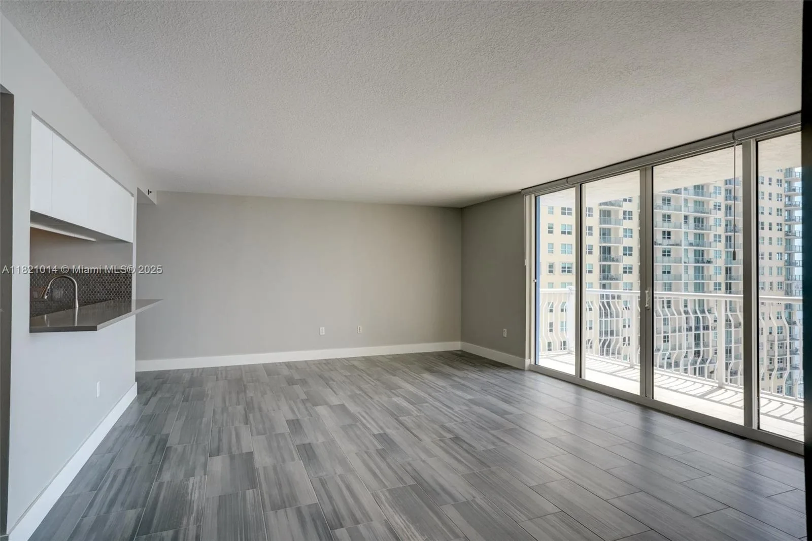 1200 Brickell Bay Dr # 2501, Miami, FL 33131 photo 8