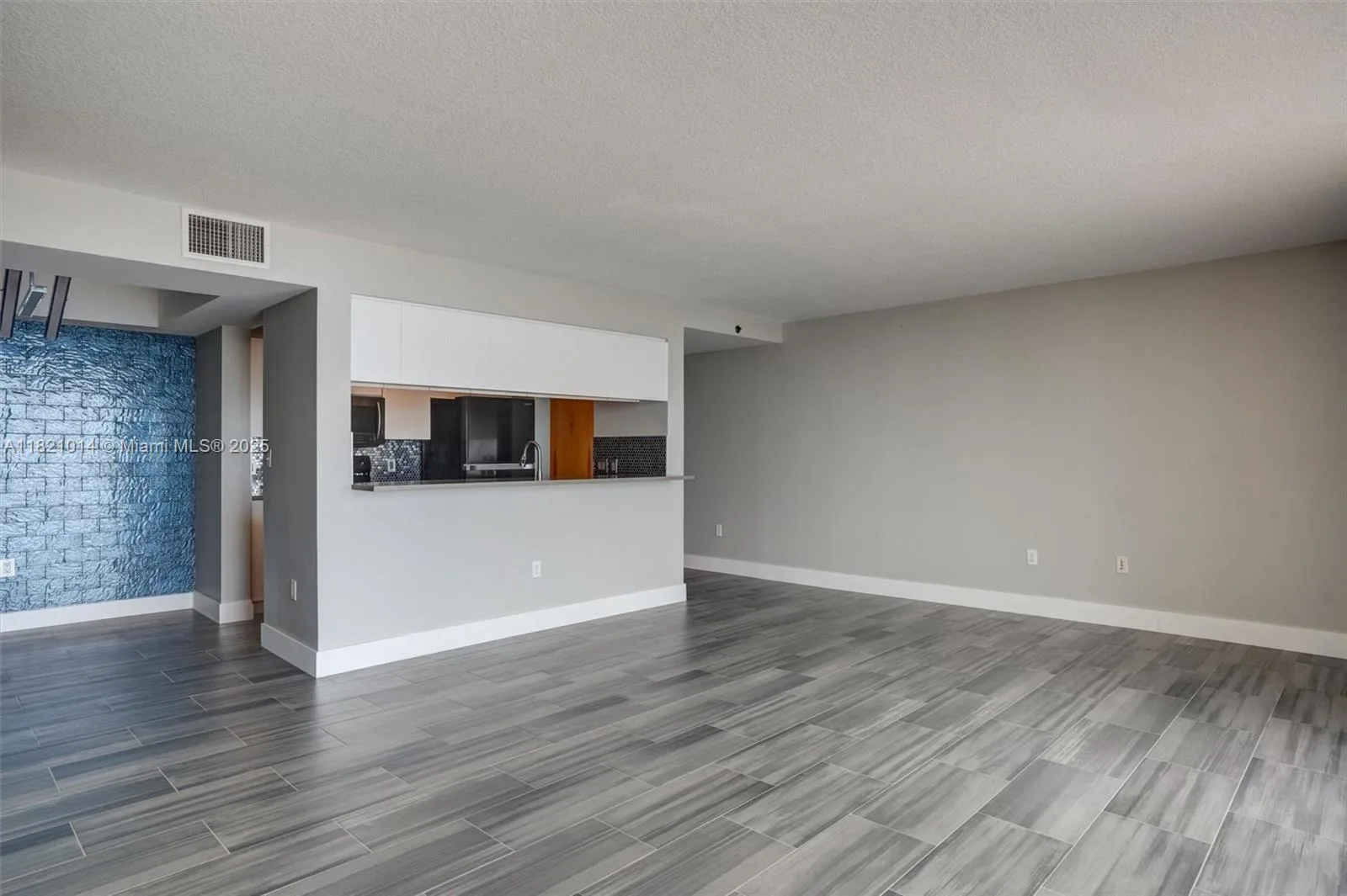 1200 Brickell Bay Dr # 2501, Miami, FL 33131 photo 9
