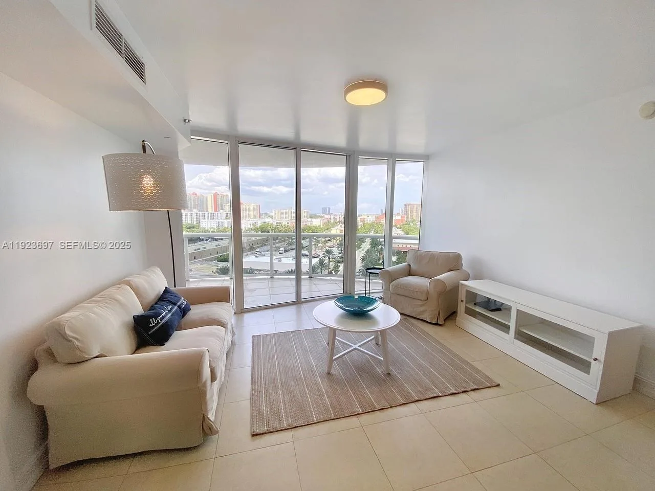 17201 Collins Ave # 1009, Sunny Isles Beach, FL 33160 photo 2