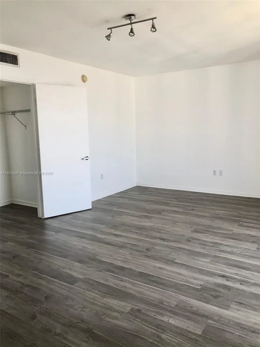 50 Biscayne Blvd # 3809, Miami, FL 33132 photo 4