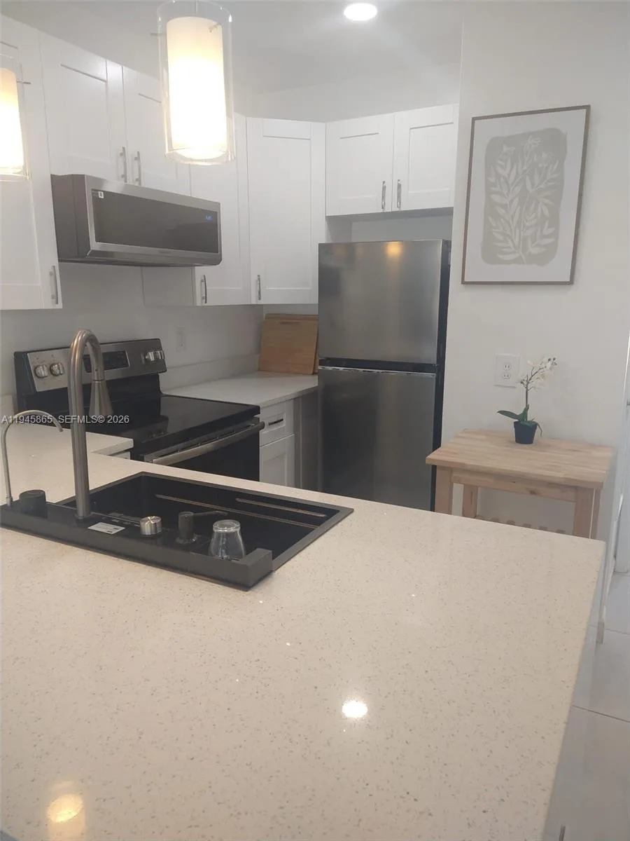 600 Layne Blvd # 122, Hallandale Beach, FL 33009