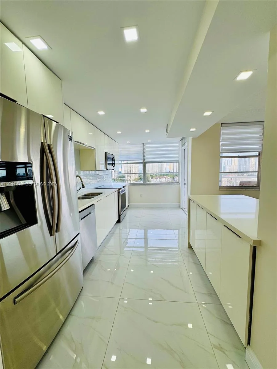 18041 Biscayne Blvd *BOAT SLIP & UNIT* # 1605, Aventura, FL 33160 photo 2