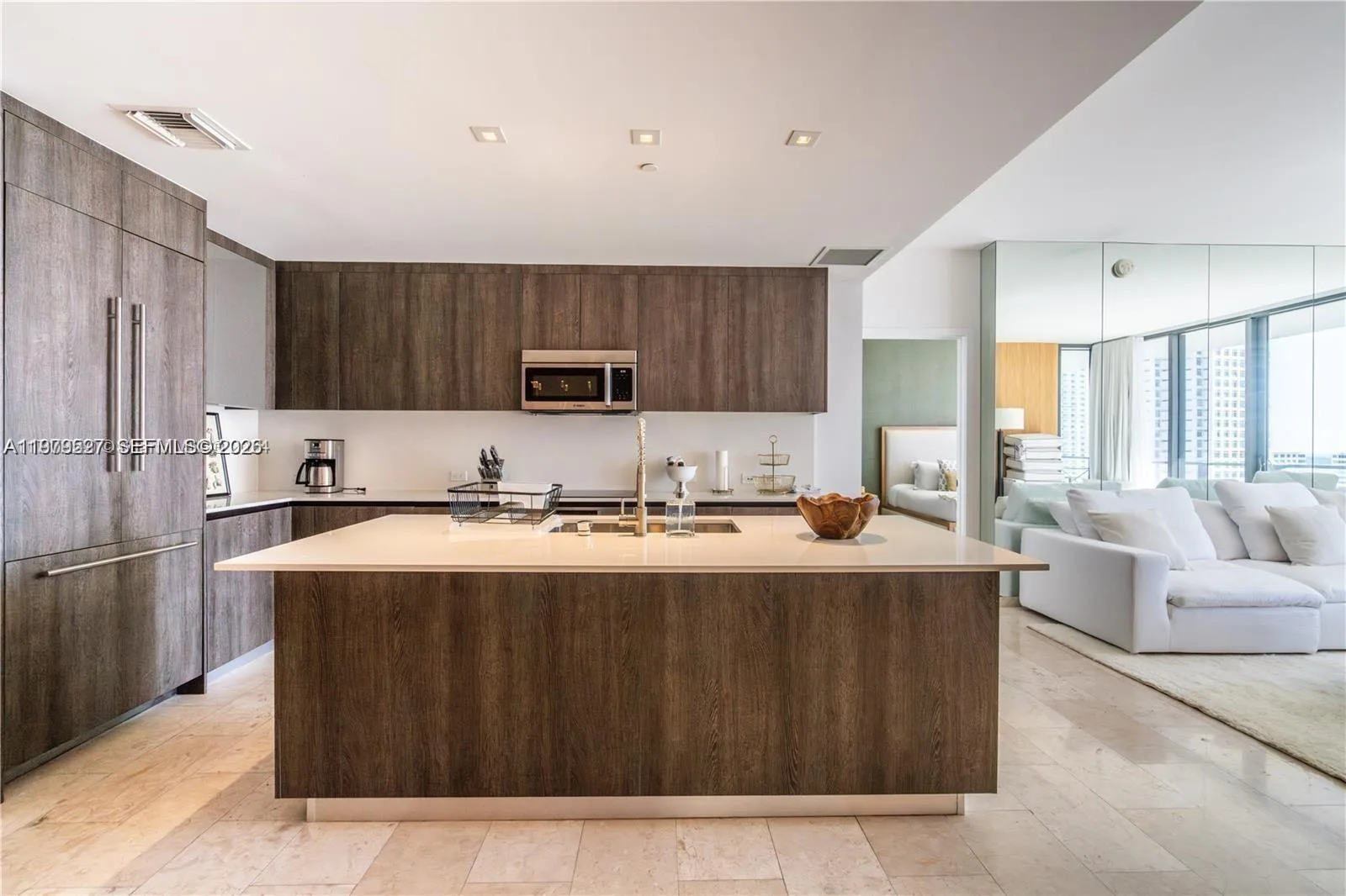 68 SE 6th St # 1403, Miami, FL 33131 photo 3