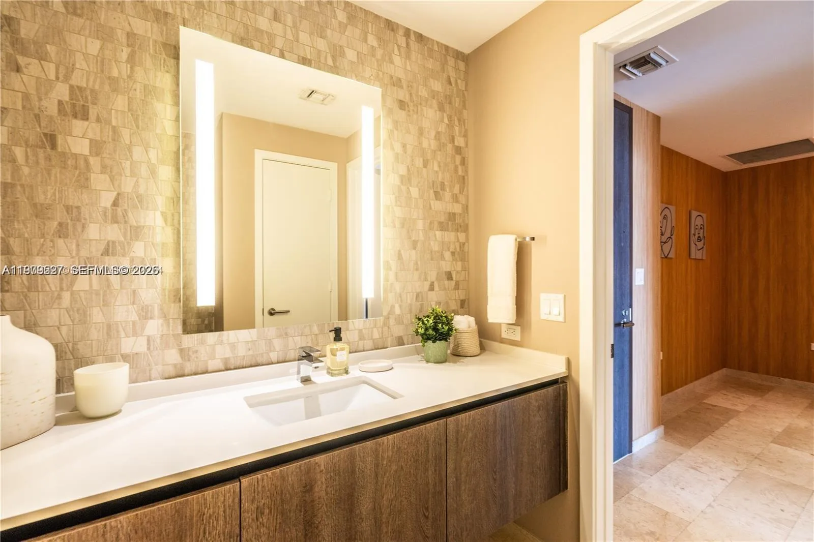 68 SE 6th St # 1403, Miami, FL 33131 photo 9