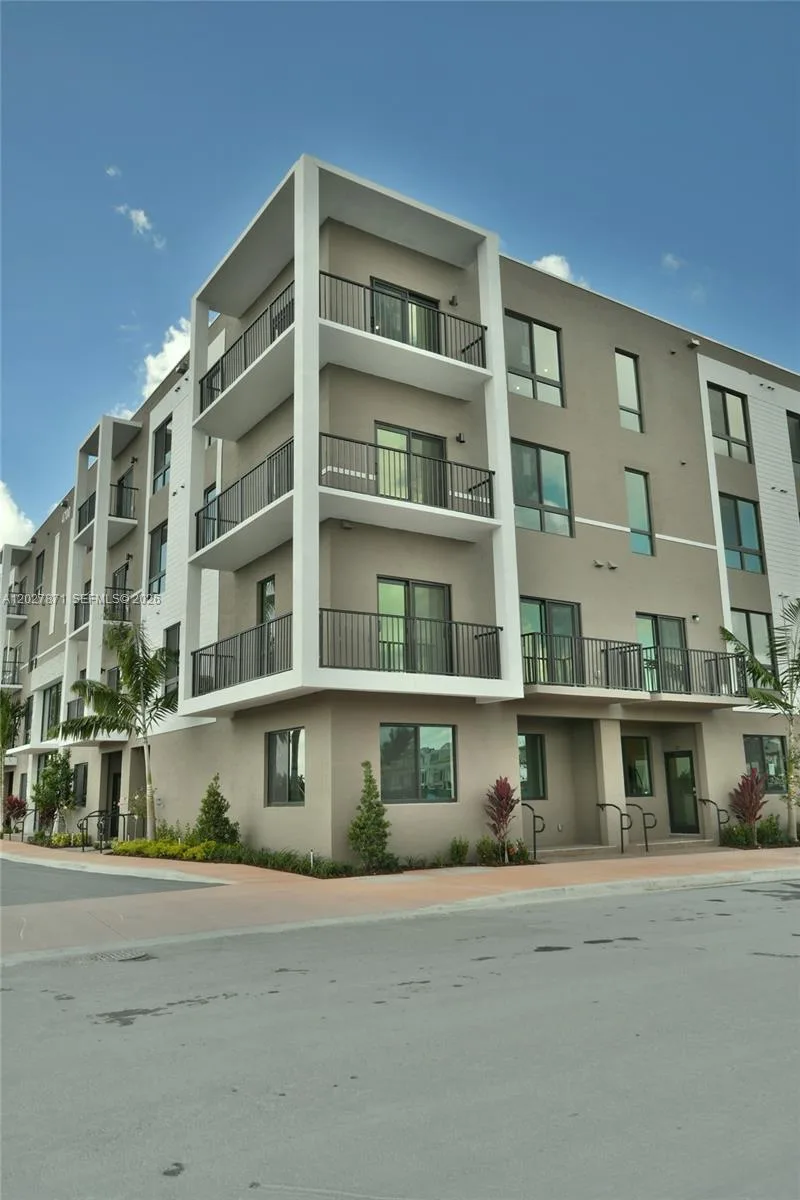 4700 NW 84th Ave # 18, Doral, FL 33166