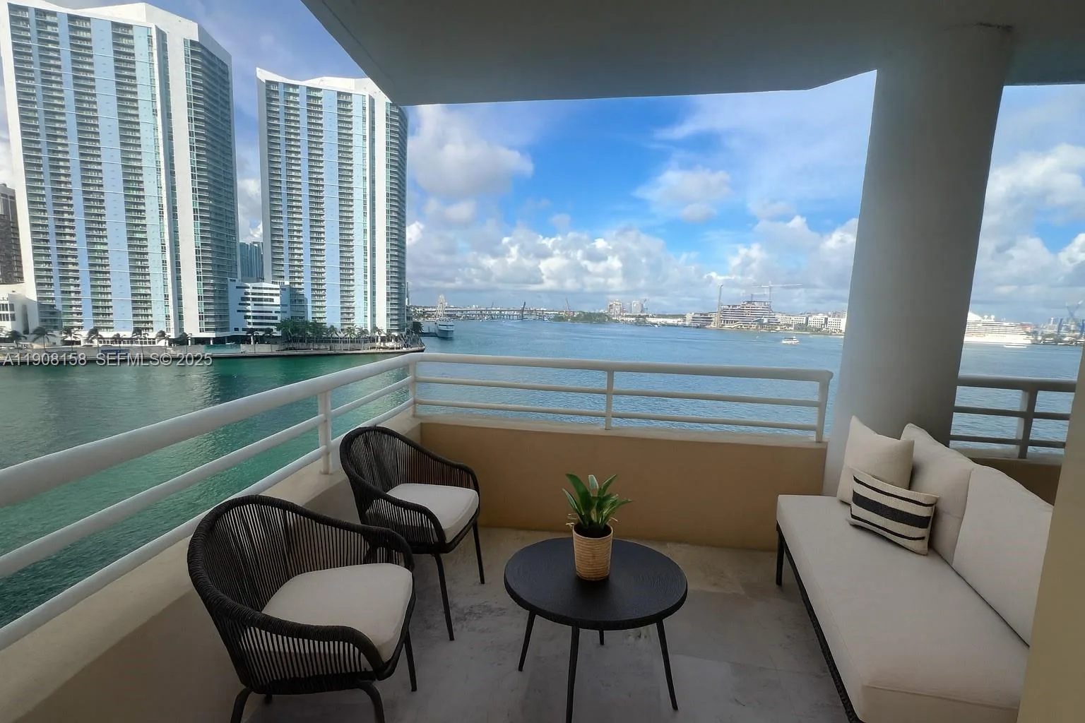 888 Brickell Key Dr # 806, Miami, FL 33131