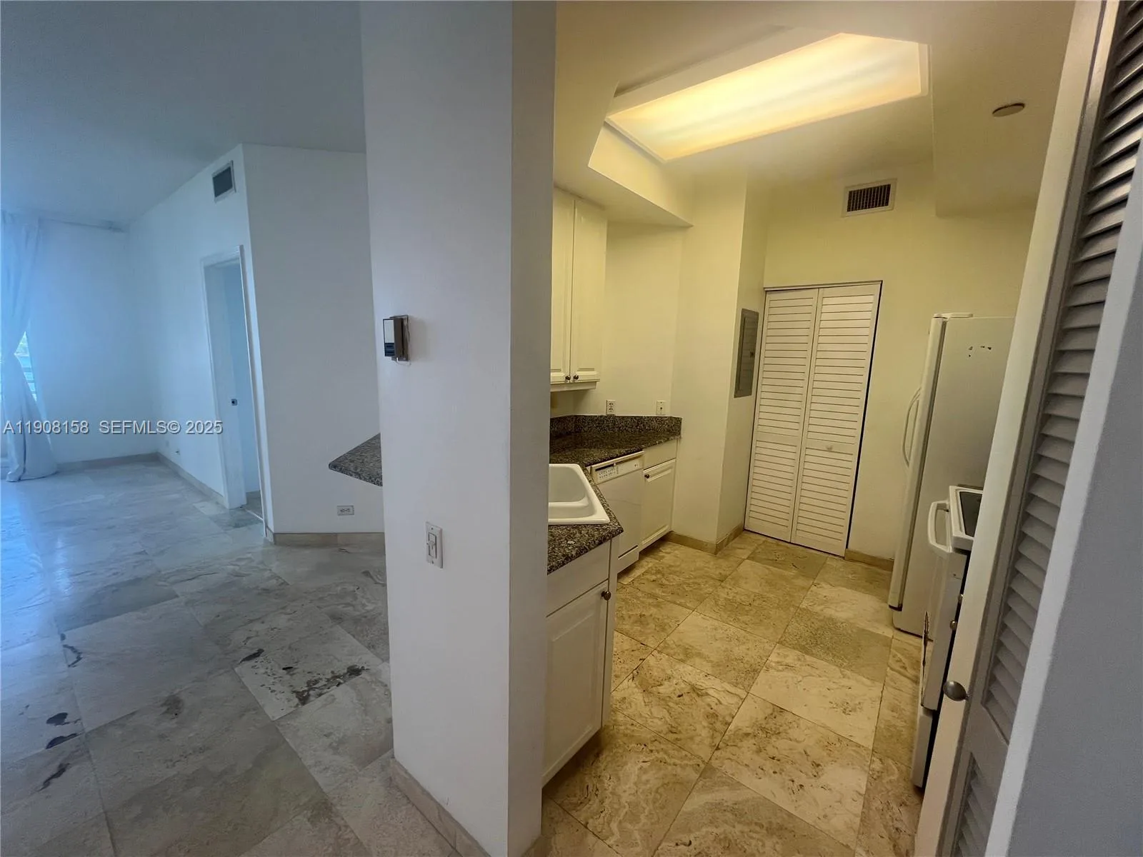 888 Brickell Key Dr # 806, Miami, FL 33131 photo 8