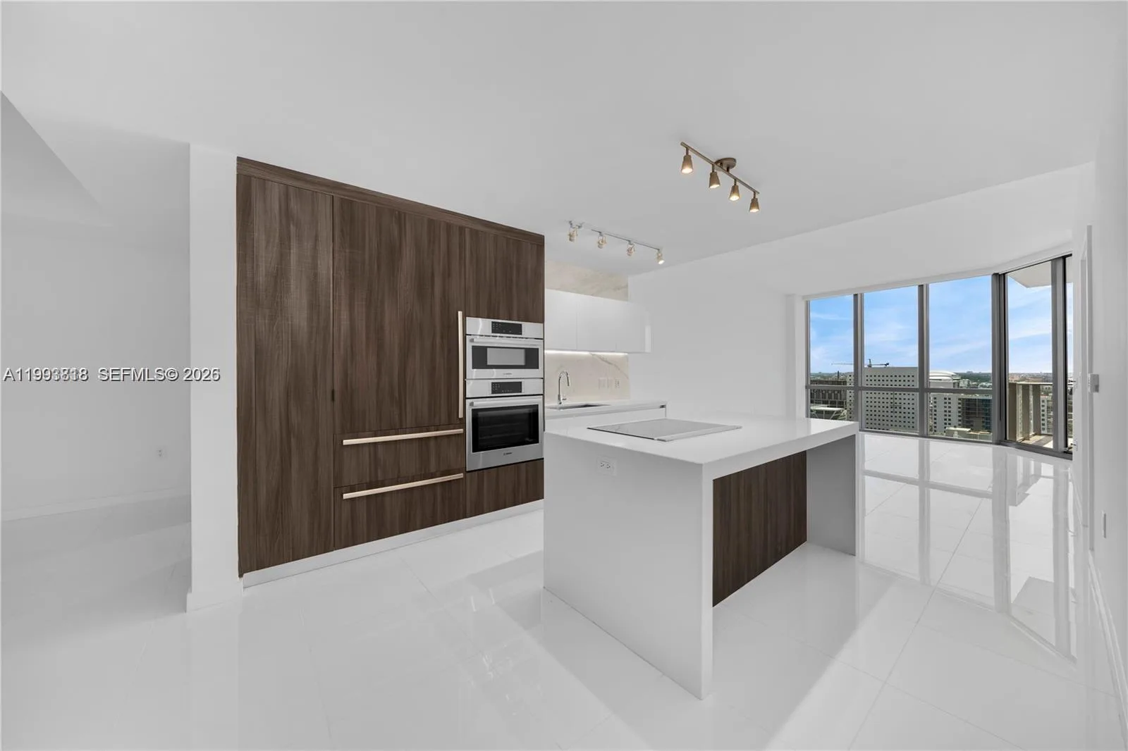 851 NE 1st Ave # 2206, Miami, FL 33132 photo 4