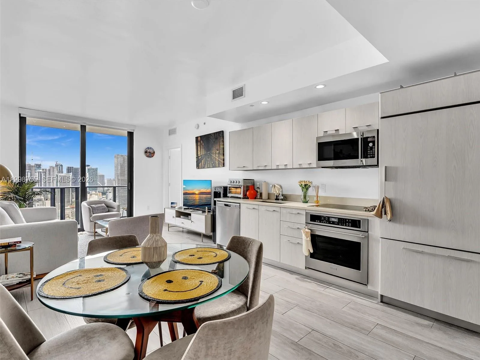 45 SW 9th St # 3609, Miami, FL 33130 photo 3