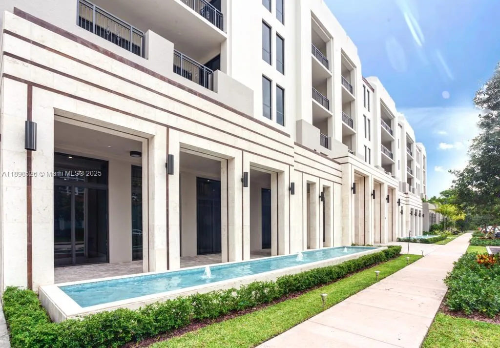 718 Valencia Ave # 202, Coral Gables, FL 33134 photo 2