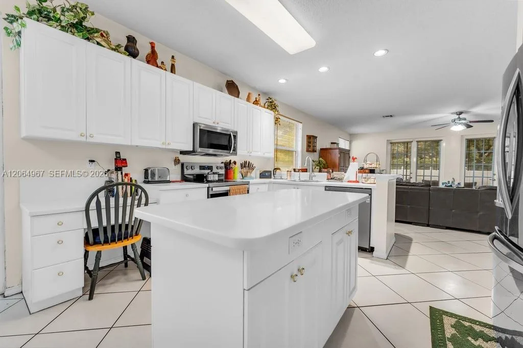 15887 NW 11th St, Pembroke Pines, FL 33028 photo 11