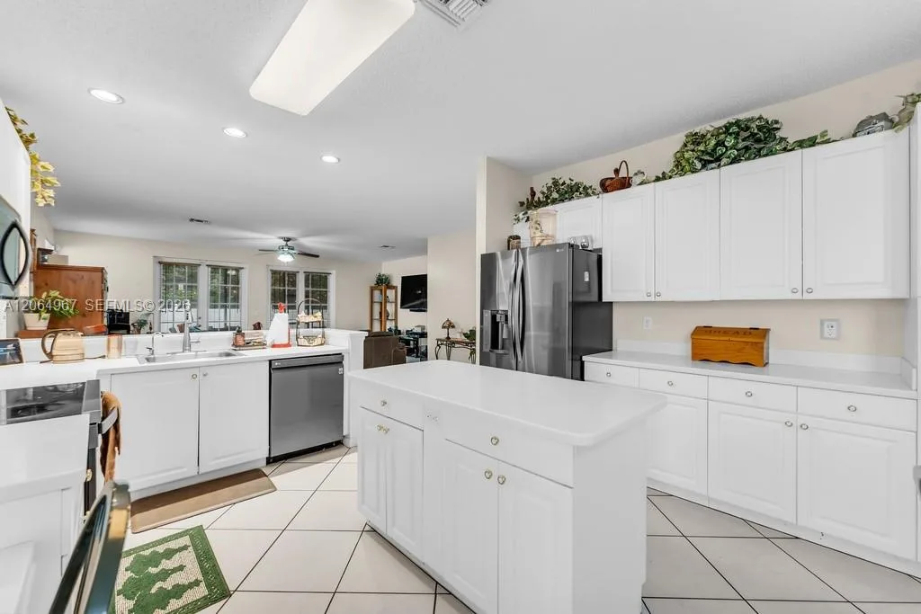 15887 NW 11th St, Pembroke Pines, FL 33028 photo 8