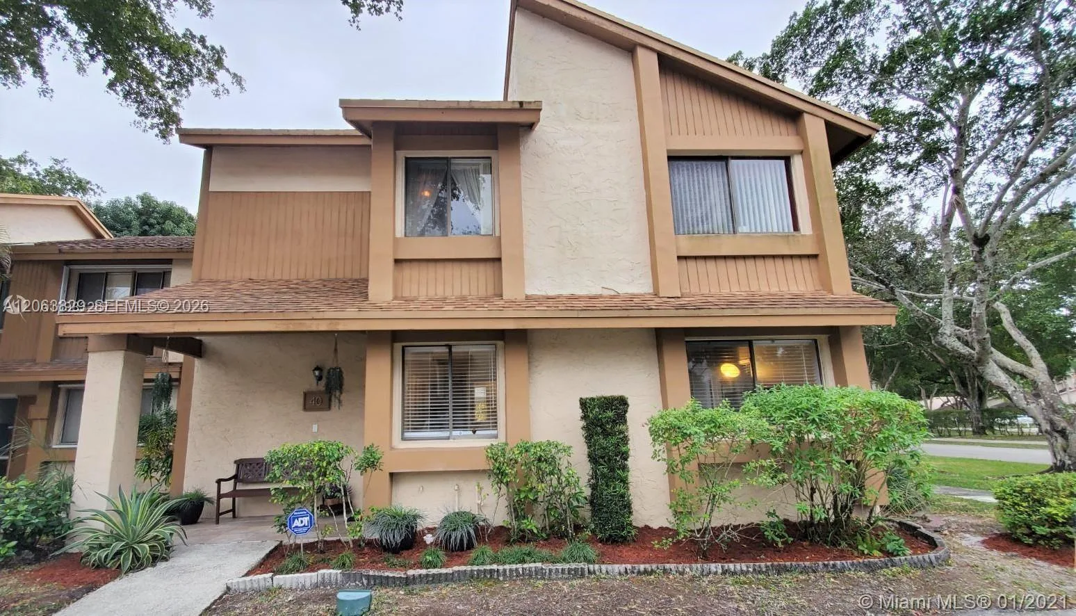 40 Wimbledon Lake Dr # 216, Plantation, FL 33324