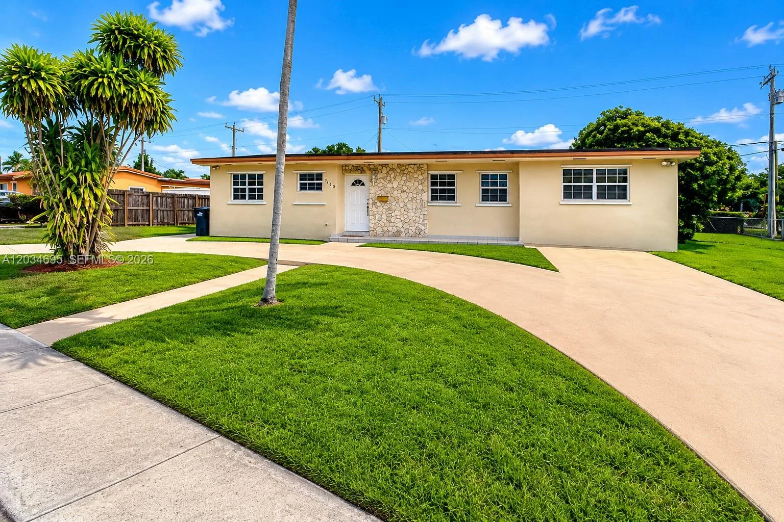 9120 SW 16th St, Miami, FL 33165