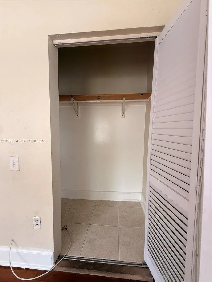 670 W 46th St # 5, Miami Beach, FL 33140