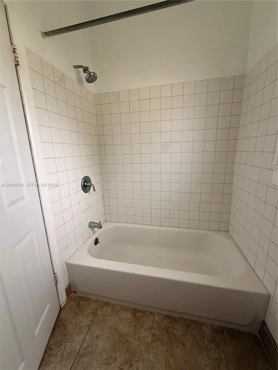 670 W 46th St # 5, Miami Beach, FL 33140 photo 3
