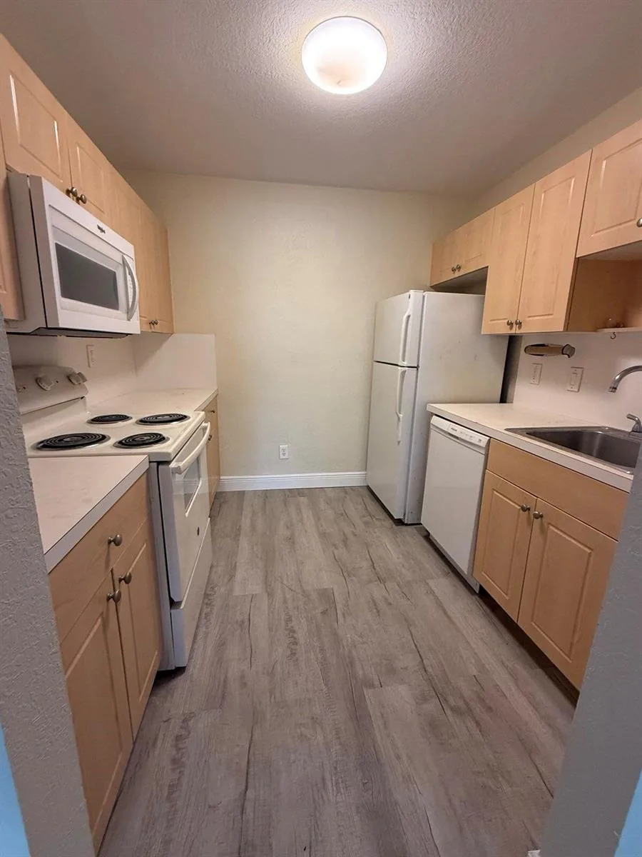 760 SE 2nd Avenue # D112, Deerfield Beach, FL 33441 photo 3
