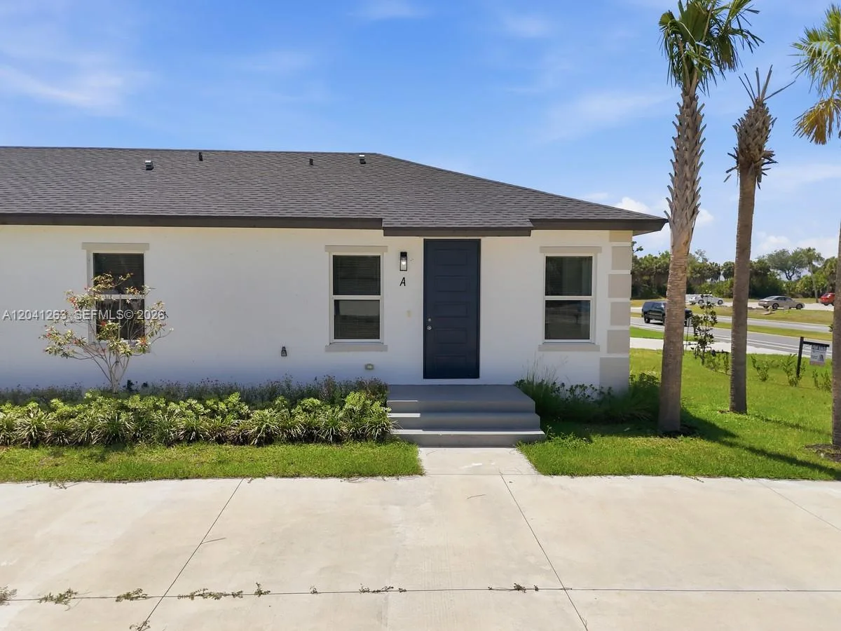 195 Rotonda Blvd W # A, Port Charlotte, FL 33947