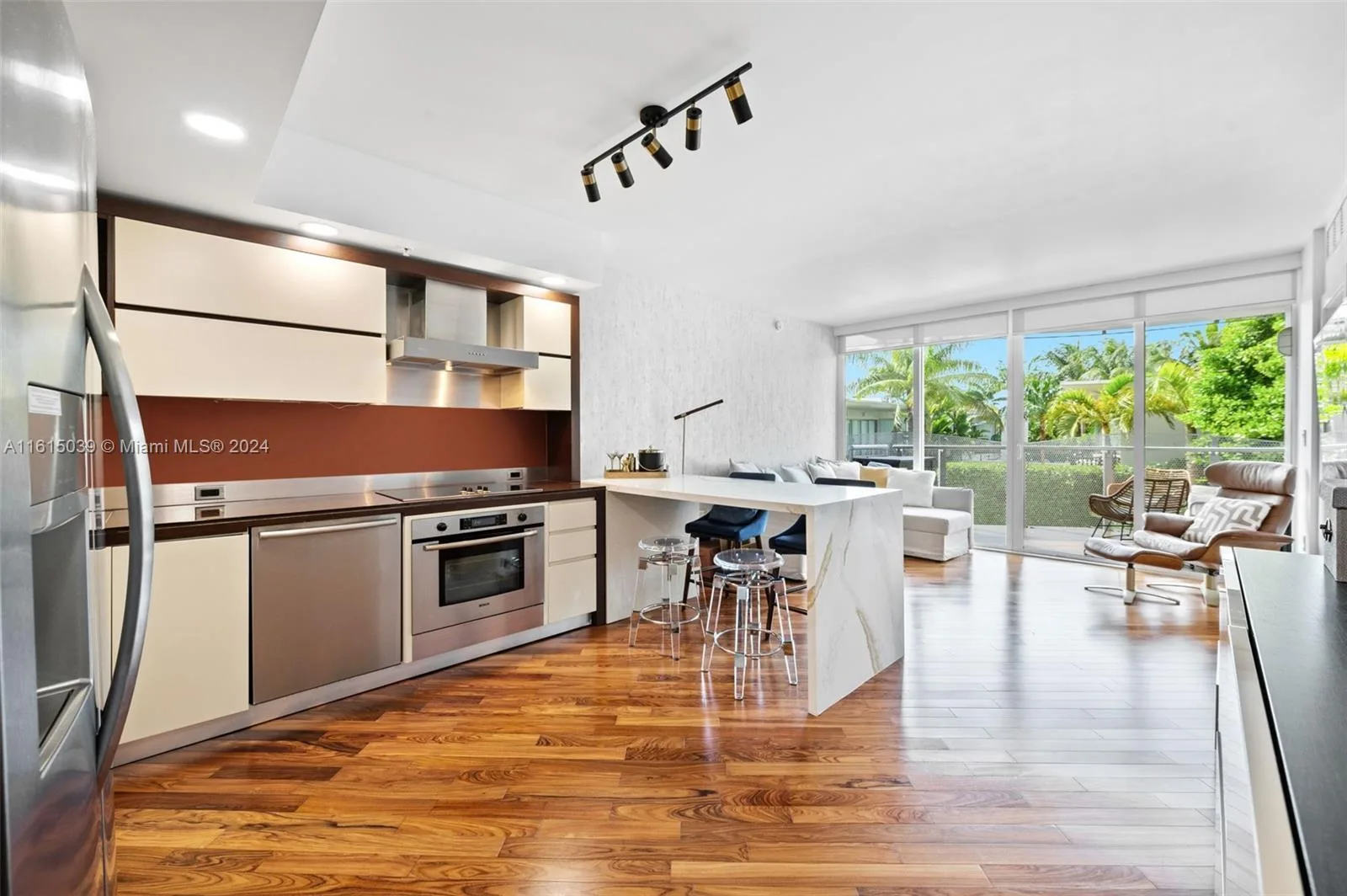 2155 Washington Ct # 206, Miami Beach, FL 33139 photo 12