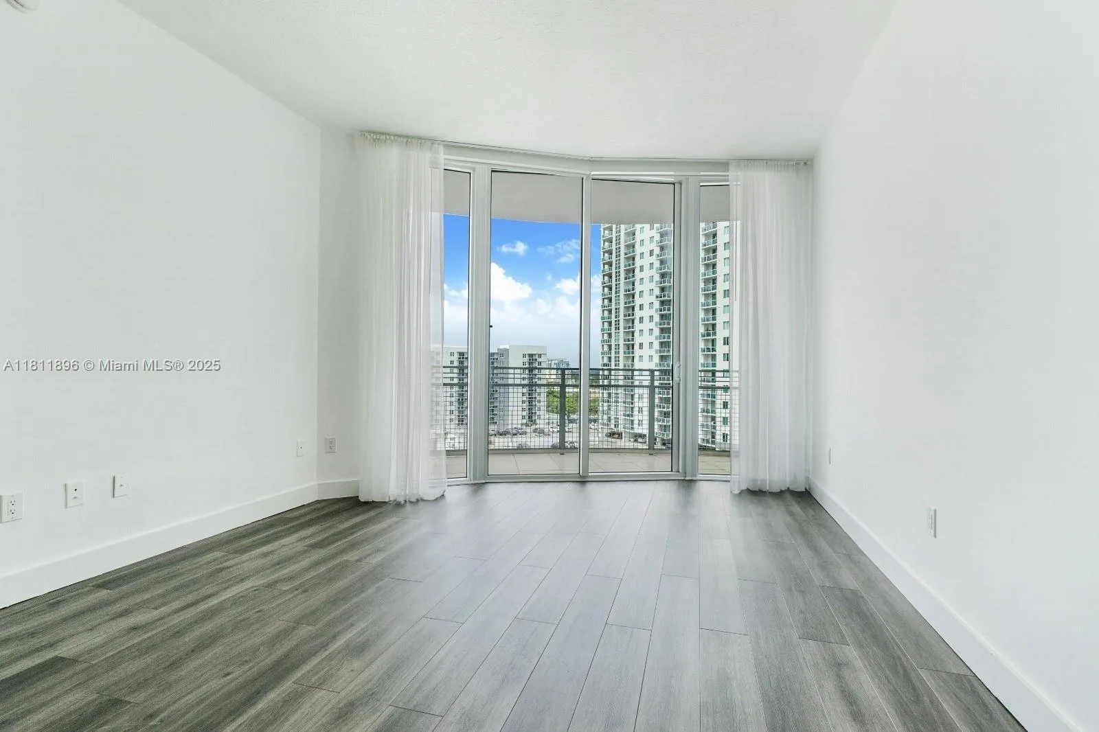350 NE 24th St # 1008, Miami, FL 33137 photo 2