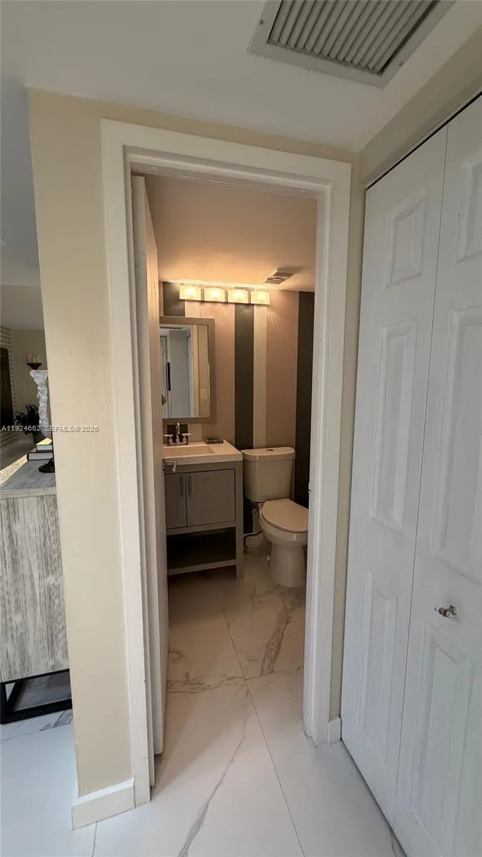 2333 Brickell Ave # 1814, Miami, FL 33129 photo 2