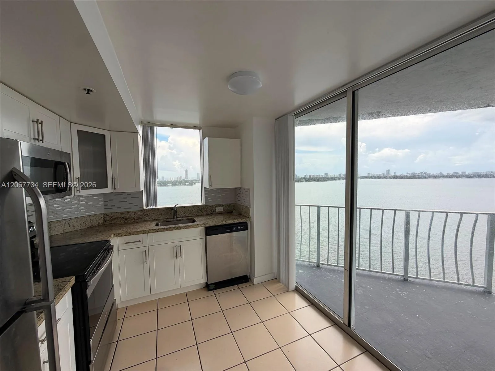 7601 E Treasure Dr # 2220, North Bay Village, FL 33141