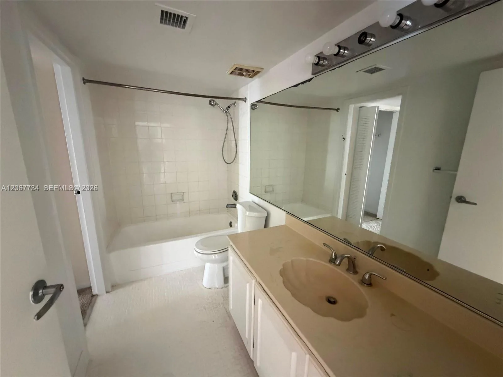 7601 E Treasure Dr # 2220, North Bay Village, FL 33141 photo 5
