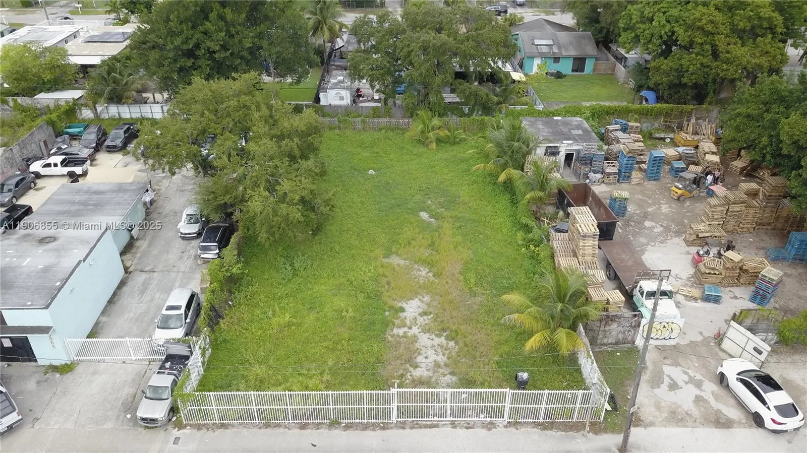 3039 NW 54th St, Miami, FL 33142