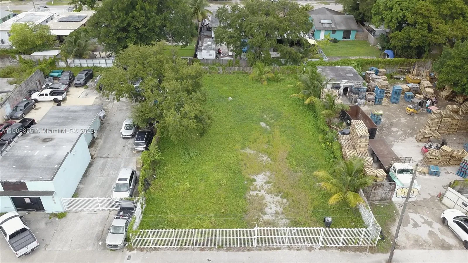 3039 NW 54th St, Miami, FL 33142 photo 2