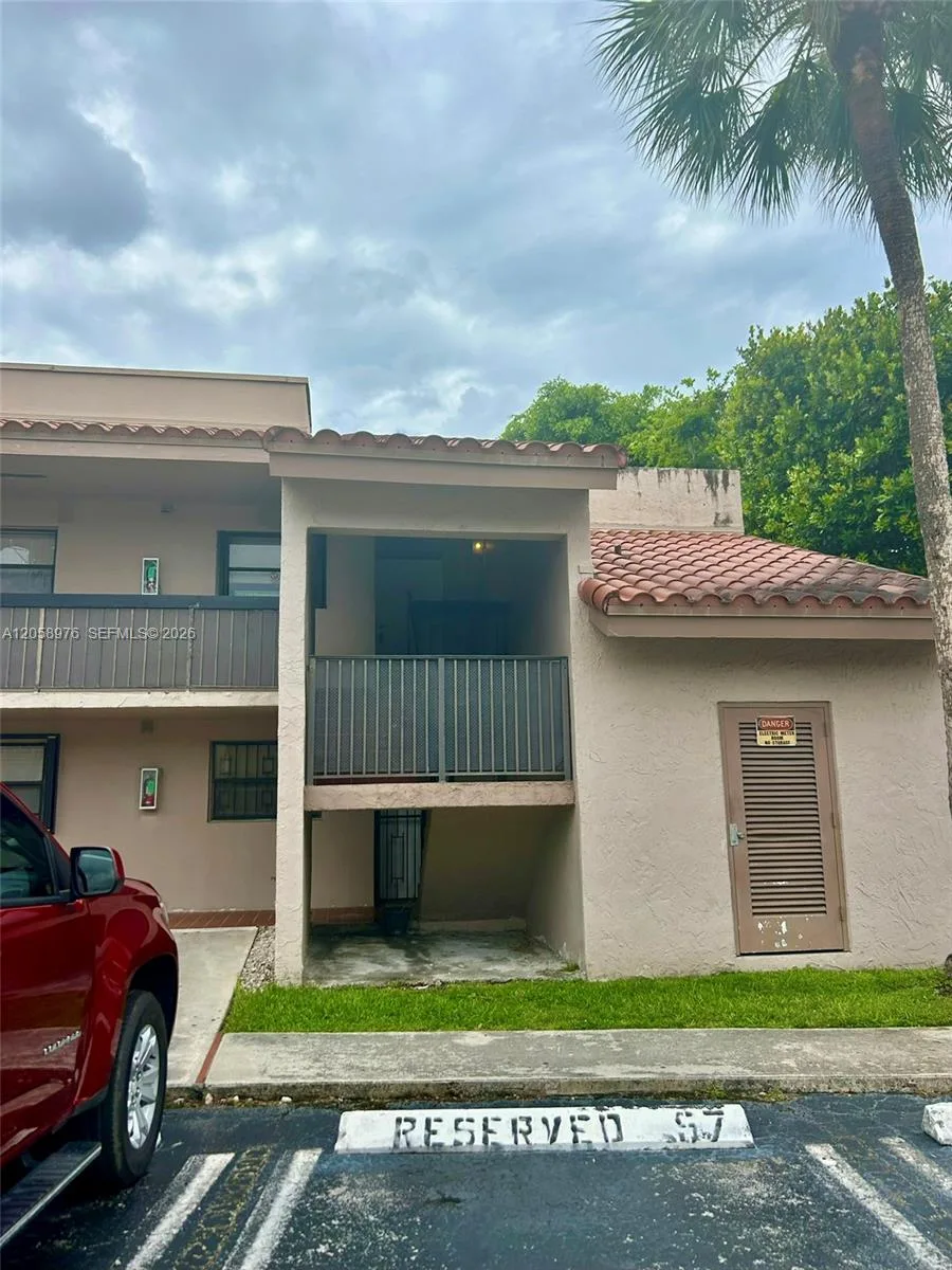 210 W Park Dr # 201-2, Miami, FL 33172
