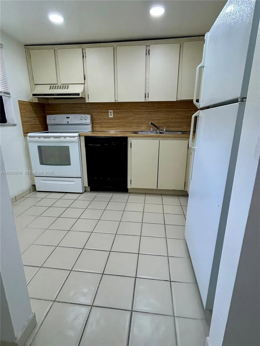 210 W Park Dr # 201-2, Miami, FL 33172 photo 2
