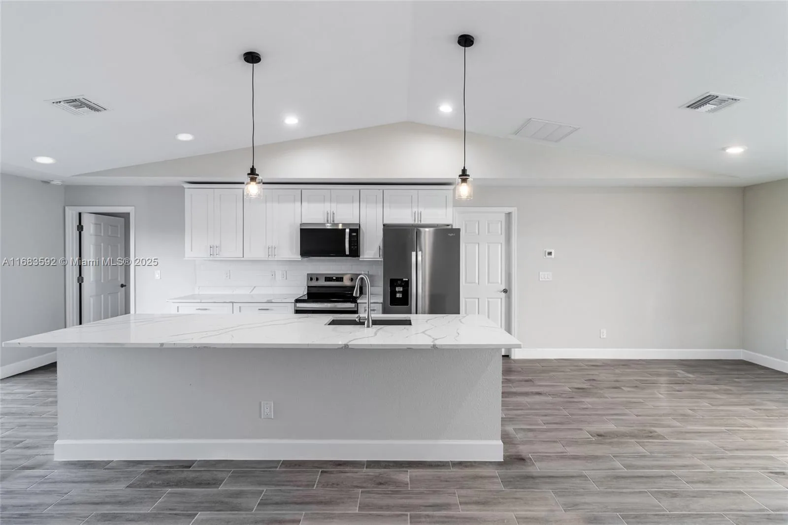 425 NW 14th St, Cape Coral, FL 33993 photo 4